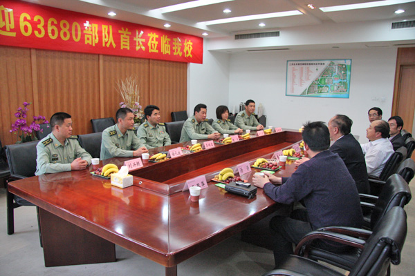 陪同会见的还有我校办公室,人民武装部相关负责人.